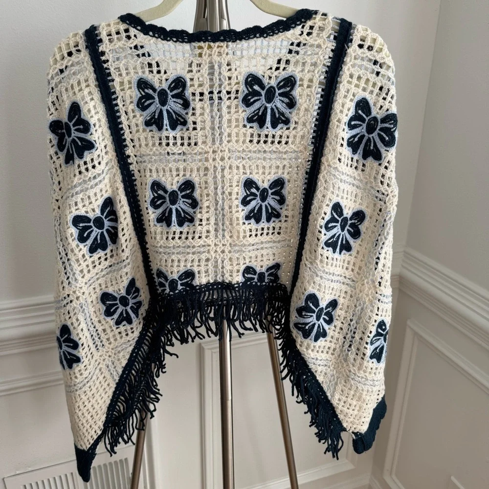 NWT House of Harlow 1960 Bow Navy and Cream Crochet Boho Poncho Coverup
